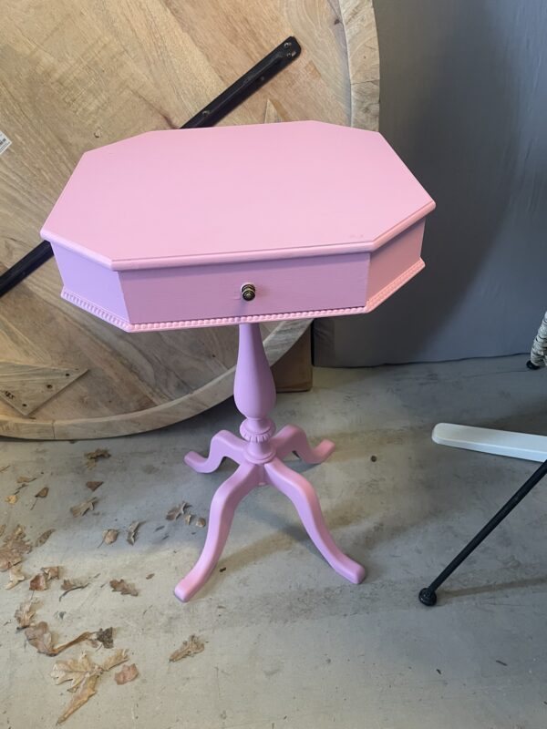 Sidobord- sängbord rosa